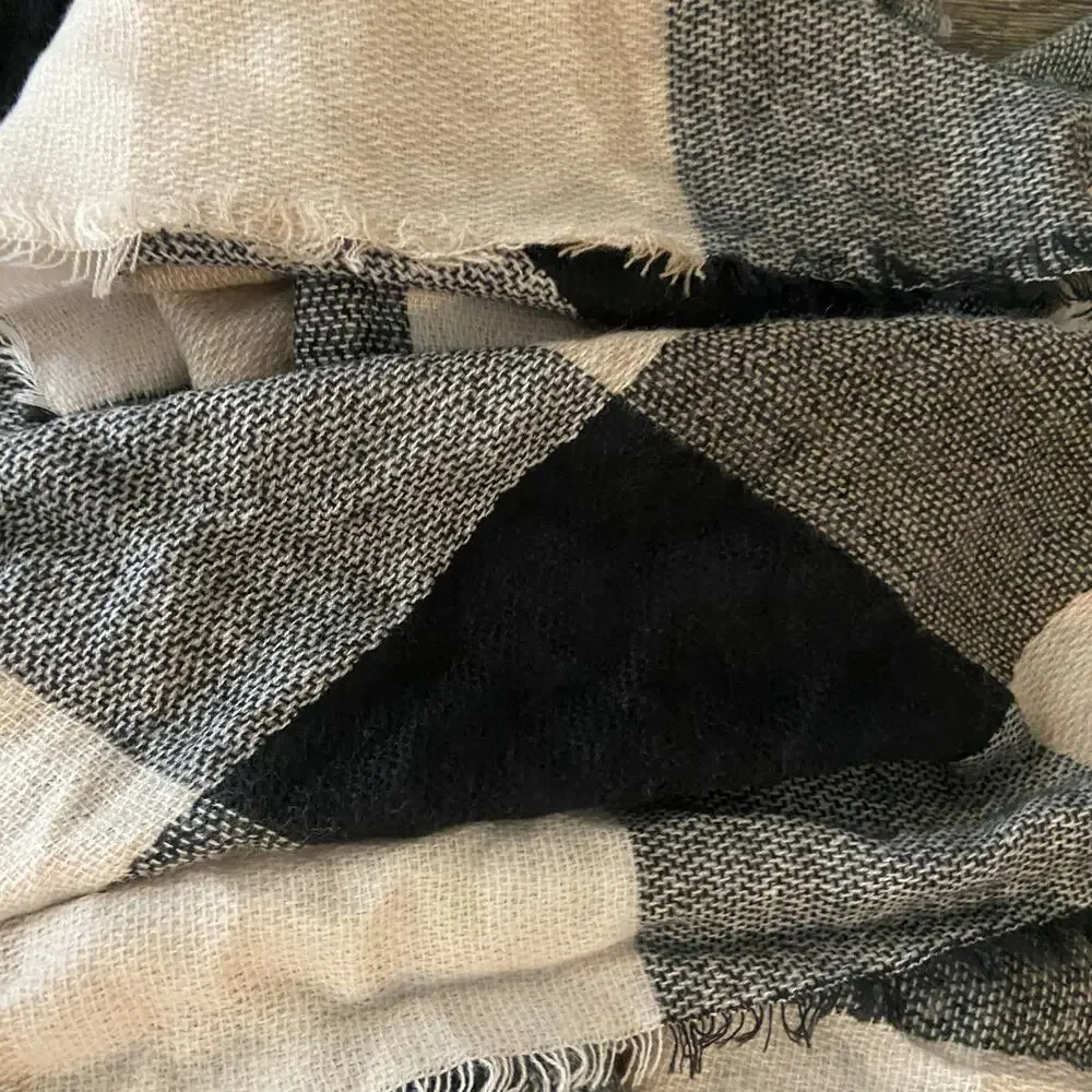 Old Navy Women's Black Plaid Flannel Blanket Scarf New with Tag